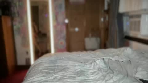 Snapshot of lorikane chatting on June 26, 1:43 am Lorelai Kane online show from June 26, 1:43 am