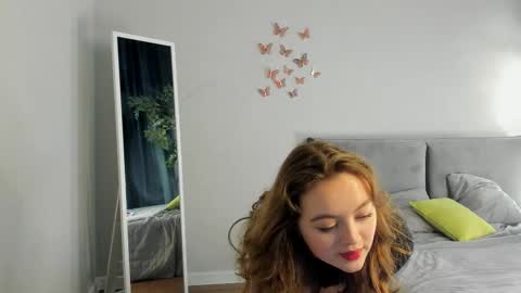 Lina online show from December 1, 7:30 pm