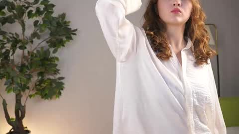 Lina online show from December 3, 7:01 pm