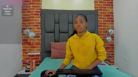 Snapshot of lorrewilliams chatting on October 10, 2:49 pm Instagram Dahiara-Cristal....... facebook ---lore-oficial ... online show from October 10, 2:49 pm