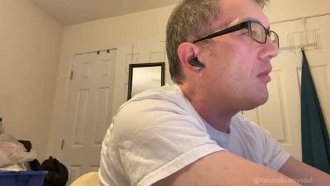 Snapshot of lostandlonelysoul chatting on October 6, 3:59 am Hazemir online show from October 6, 3:59 am
