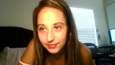 lotusflowerbomb95 online show from April 30, 9:52 pm