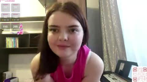 Snapshot of loudeguise chatting on May 24, 8:19 am Esma online show from May 24, 8:19 am
