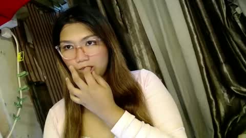 Sweet   online show from February 9, 3:01 pm