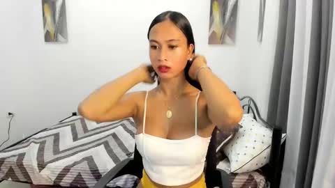 Snapshot of louie_cute_asian chatting on February 17, 2:09 am Kylie online show from February 17, 2:09 am