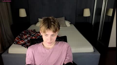 Snapshot of louie_evans chatting on September 23, 8:56 pm louie_evans online show from September 23, 8:56 pm