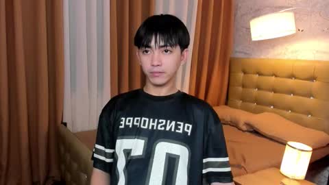 Snapshot of louieismy_name chatting on October 25, 2:52 am ignot ursh online show from October 25, 2:52 am