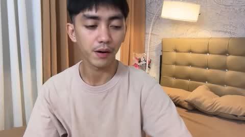 Snapshot of louieismy_name chatting on March 15, 11:00 pm ignot ursh online show from March 15, 11:00 pm