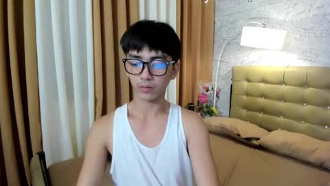 Snapshot of louieismy_name chatting on April 1, 12:22 am ignot ursh online show from April 1, 12:22 am