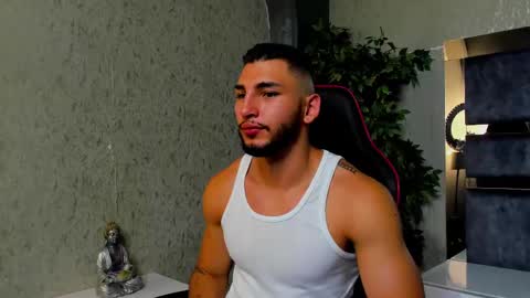 Snapshot of louis_connor chatting on October 10, 8:19 pm Louis online show from October 10, 8:19 pm