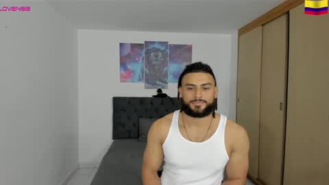 louis_marley_ online show from December 15, 11:09 pm