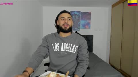 louis_marley_ online show from December 18, 1:15 am