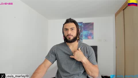 louis_marley_ online show from January 12, 7:31 pm