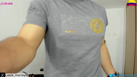 louis_marley_ online show from January 21, 11:24 pm