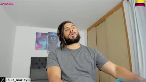 louis_marley_ online show from January 31, 11:13 pm