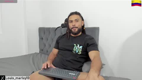 louis_marley_ online show from August 3, 9:07 pm