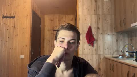 Snapshot of louis_preston chatting on November 28, 5:43 am Mark online show from November 28, 5:43 am