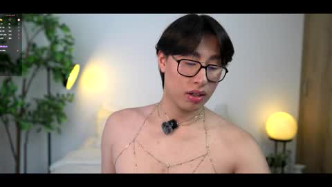 Snapshot of louis_zh chatting on March 12, 8:48 pm Louis online show from March 12, 8:48 pm