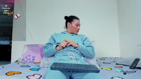 Snapshot of louise_22cm chatting on June 19, 1:26 pm Mi lu online show from June 19, 1:26 pm