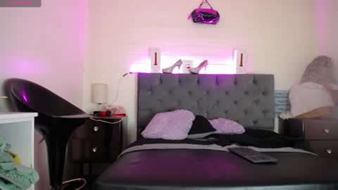 Snapshot of louise_nails chatting on January 23, 9:50 pm LouIse online show from January 23, 9:50 pm