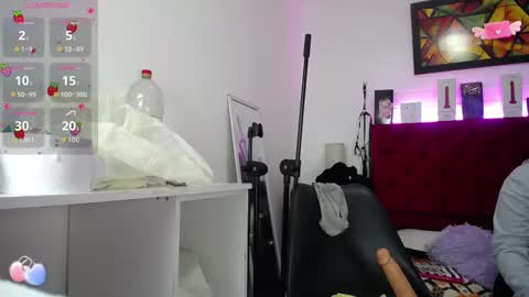 Snapshot of louise_nails chatting on September 9, 11:43 am LouIse online show from September 9, 11:43 am