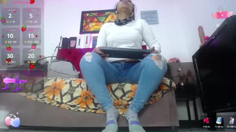 Snapshot of louise_nails chatting on September 15, 12:49 pm LouIse online show from September 15, 12:49 pm