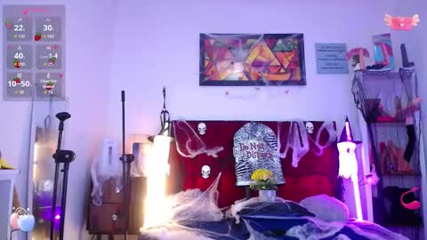 Snapshot of louise_nails chatting on October 17, 12:30 pm LouIse online show from October 17, 12:30 pm