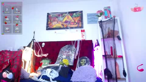 Snapshot of louise_nails chatting on October 30, 12:28 pm LouIse online show from October 30, 12:28 pm