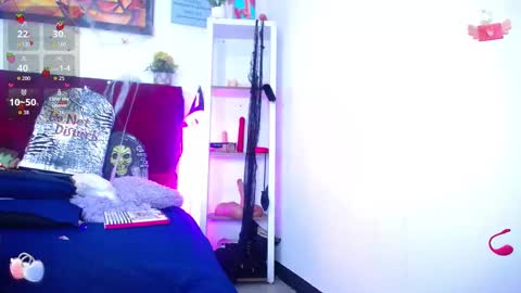 Snapshot of louise_nails chatting on November 4, 4:50 pm LouIse online show from November 4, 4:50 pm