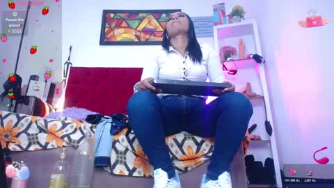 Snapshot of louise_nails chatting on November 23, 1:44 pm LouIse online show from November 23, 1:44 pm