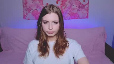 Snapshot of louisekane chatting on July 1, 11:34 am LouiseKane online show from July 1, 11:34 am