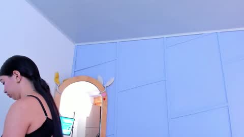 Snapshot of lourenfox chatting on October 29, 11:45 am Louren Fox online show from October 29, 11:45 am