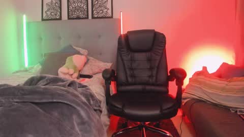 Snapshot of lourreinstounn chatting on November 13, 2:54 am Lourrein Stoun Independiente online show from November 13, 2:54 am