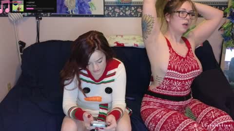 Snapshot of lovalentine chatting on December 24, 4:55 am Lo Valentine online show from December 24, 4:55 am