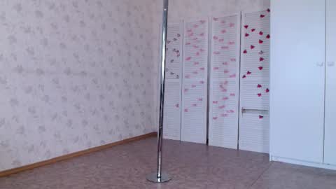 Snapshot of love_bella_ chatting on June 25, 5:12 am love bella online show from June 25, 5:12 am