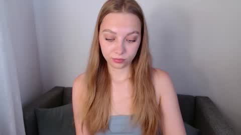 Snapshot of love_bella_ chatting on July 2, 12:21 am love bella online show from July 2, 12:21 am