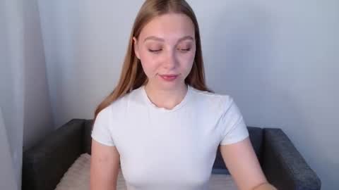Snapshot of love_bella_ chatting on July 3, 12:50 am love bella online show from July 3, 12:50 am