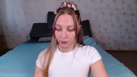 Snapshot of love_bella_ chatting on July 23, 1:58 am love bella online show from July 23, 1:58 am