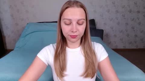 Snapshot of love_bella_ chatting on July 24, 12:30 am love bella online show from July 24, 12:30 am