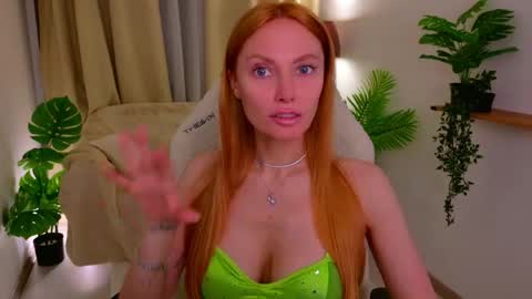 Snapshot of love_call chatting on May 15, 2:29 am love_call online show from May 15, 2:29 am