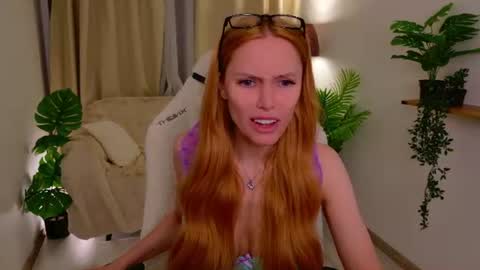 Snapshot of love_call chatting on June 30, 2:12 am love_call online show from June 30, 2:12 am