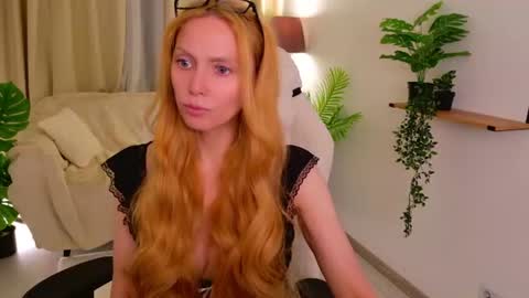 Snapshot of love_call chatting on July 17, 2:18 am love_call online show from July 17, 2:18 am