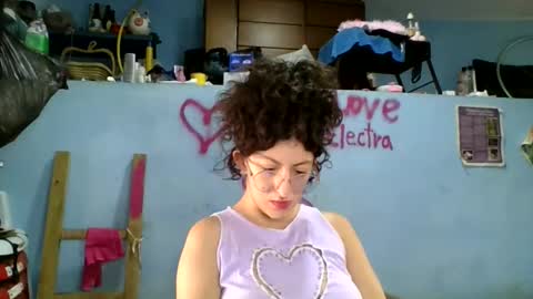 Snapshot of love_electra chatting on November 10, 4:39 pm love_electra online show from November 10, 4:39 pm