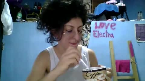 Snapshot of love_electra chatting on December 1, 7:52 pm love_electra online show from December 1, 7:52 pm