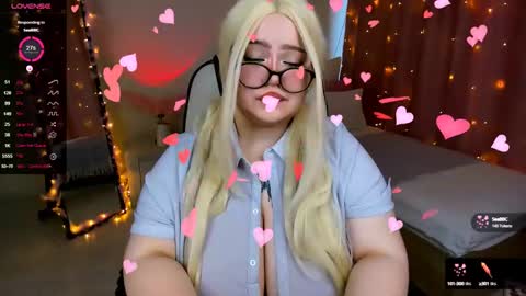 Snapshot of love_insidee chatting on February 26, 8:15 am Sailor online show from February 26, 8:15 am