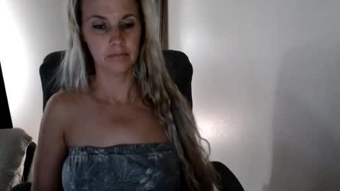 LoVe On  online show from July 6, 3:14 pm