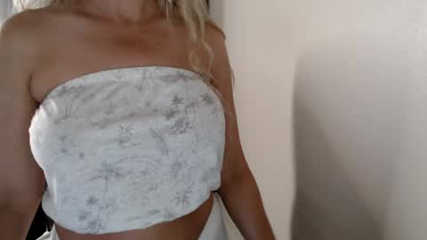 LoVe On  online show from July 9, 1:04 pm