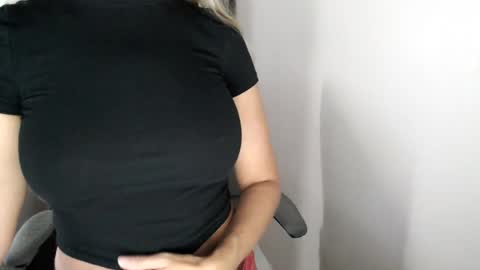 LoVe On  online show from July 10, 2:41 pm