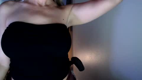 LoVe On  online show from July 20, 2:15 am