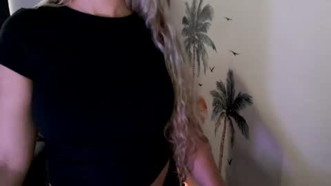LoVe On  online show from July 30, 1:54 pm